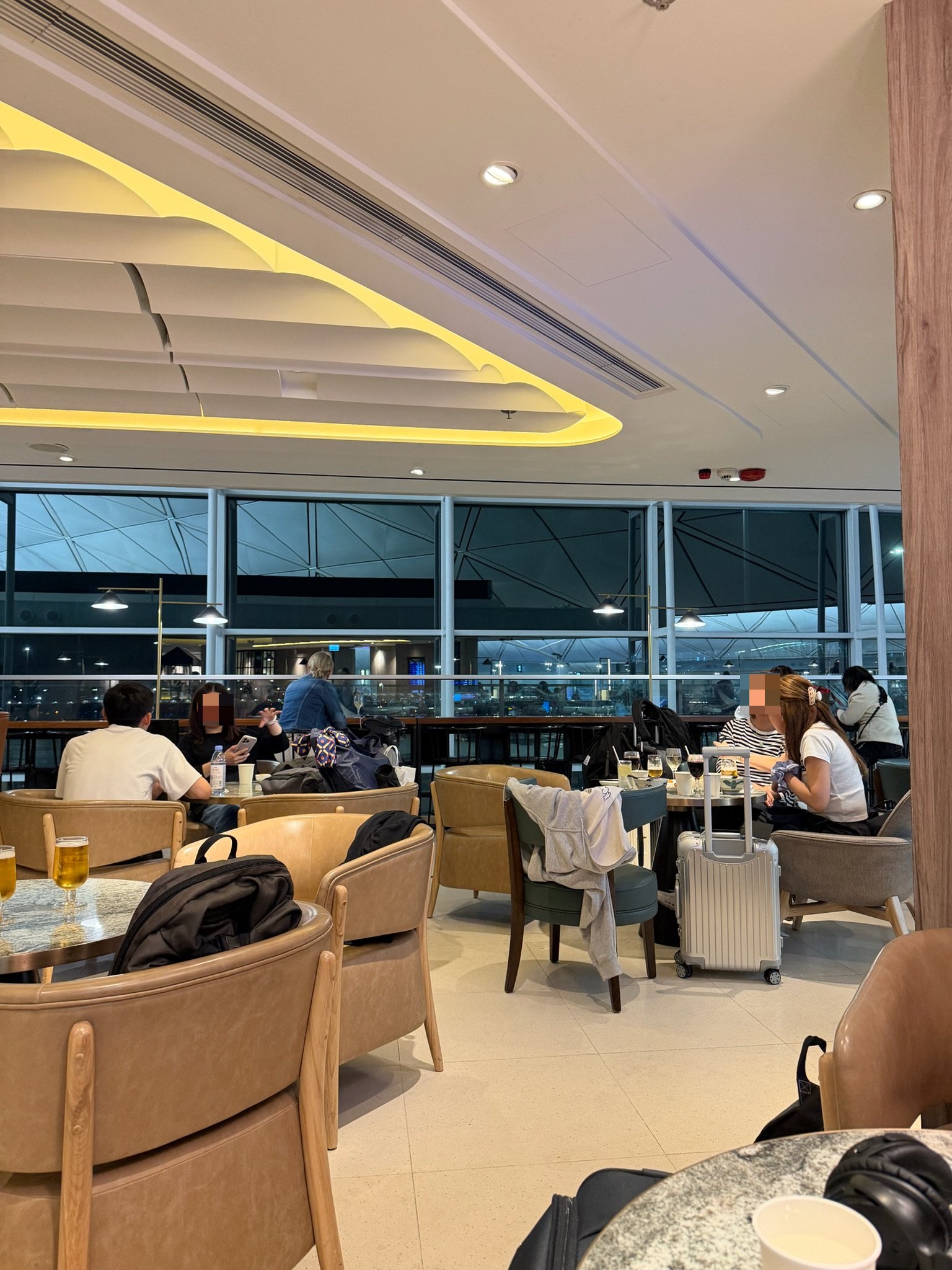 Plaza Premium Lounge Gate 35 Review, Hong Kong International Airport (HKG)